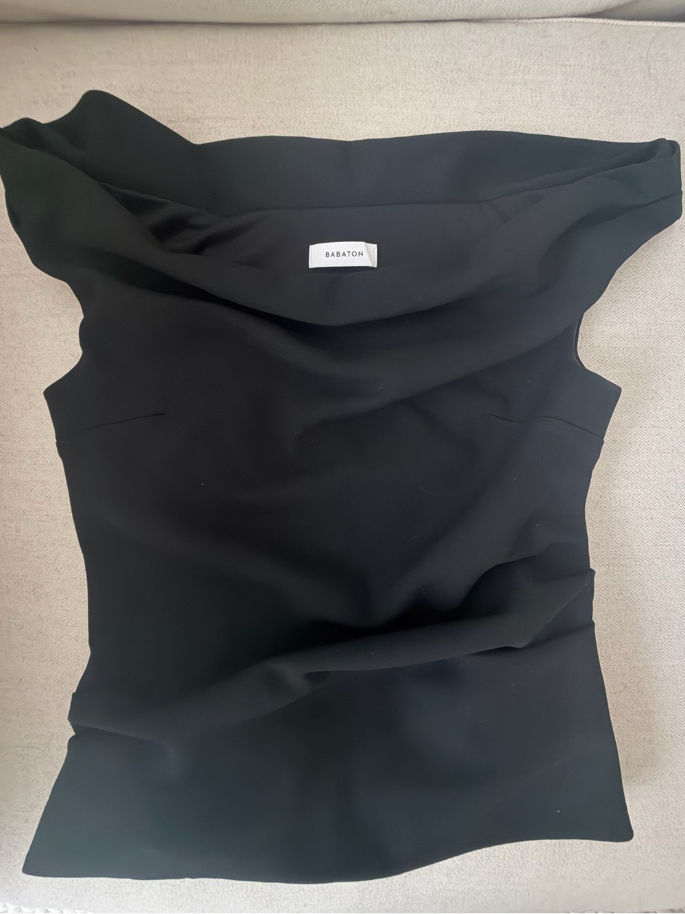 Aritzia Babaton Black timeline top off the shoulder size 8